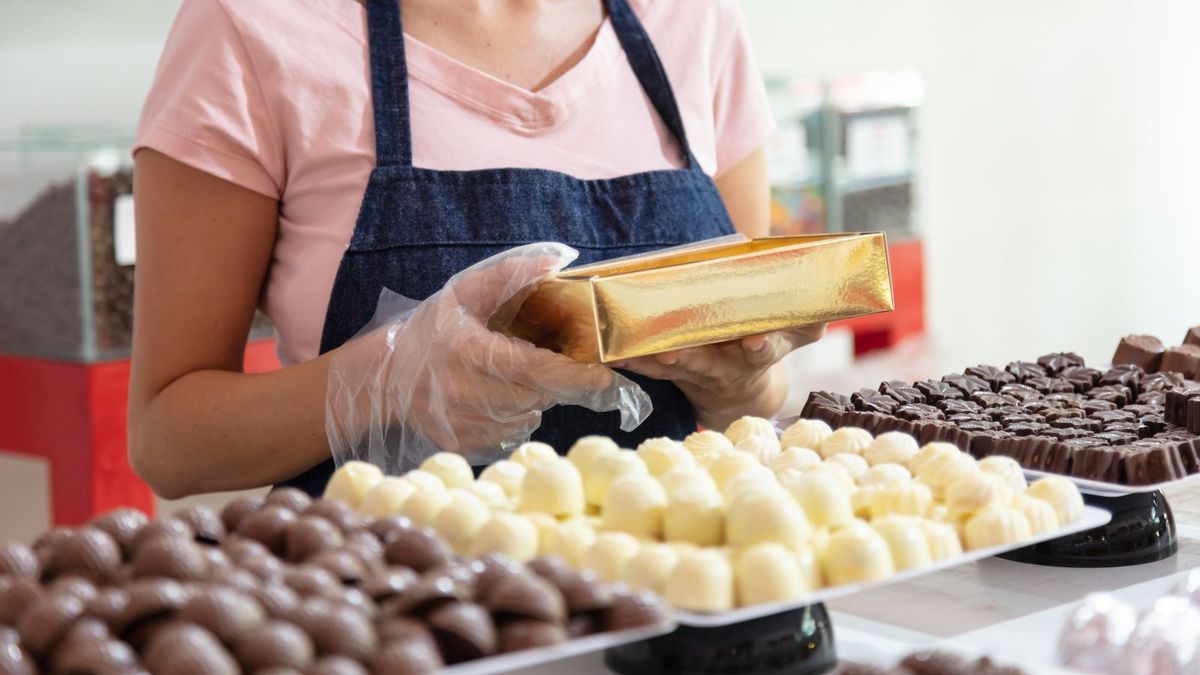Volunteers Needed for Chocolate Festival TO GO! St. Mark's Episcopal Church Westford